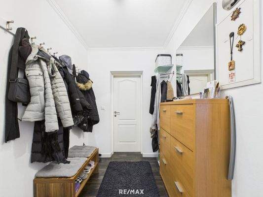 Eingang und Vorraum EG