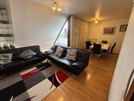 Wohnzimmer mit Essbereich