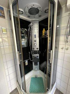 Dusche mit Wellnessprogramm