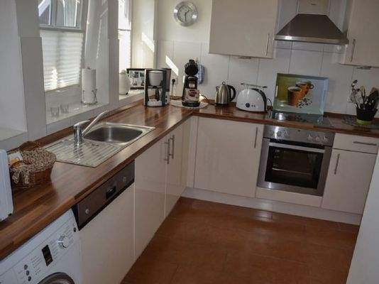 komplett-ausgestattete-kueche