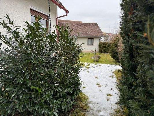 Hauseingang zur Doppelgarage