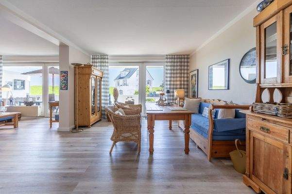 Stilvoller Wohn- und Essbereich