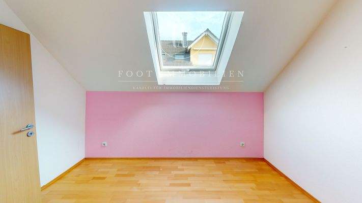 7-Zum-Langkreuz-Bedroom 1