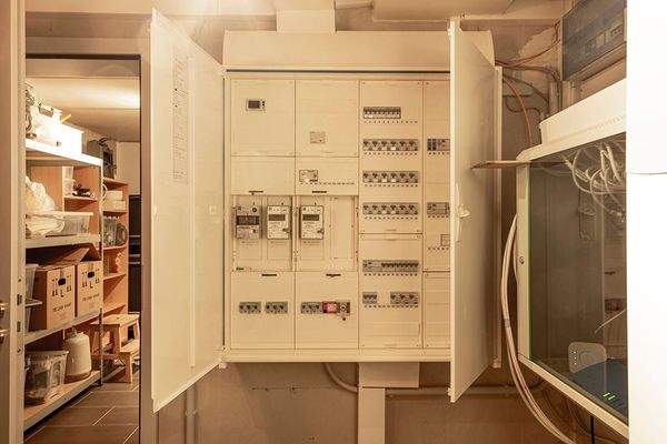 Keller Blick auf die Elektroversorgung.jpg