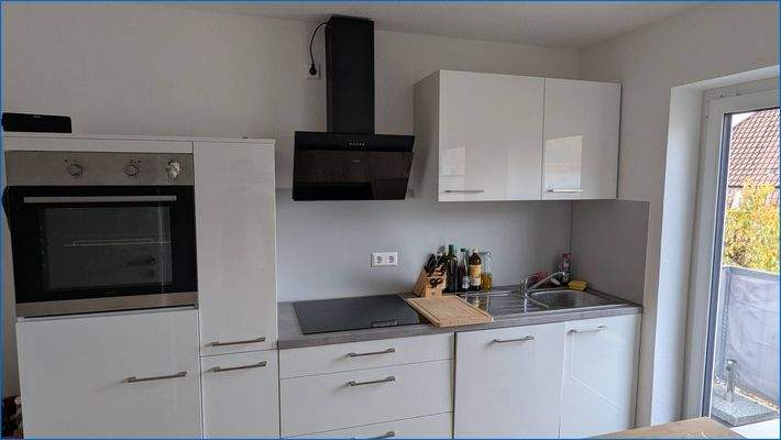 Küche mit Zugang z. Balkon