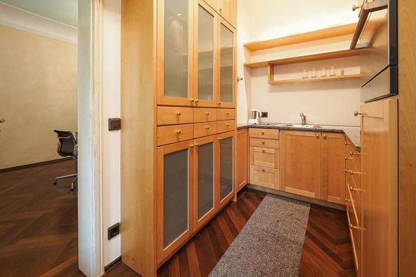 Teeküche mit Einbauten