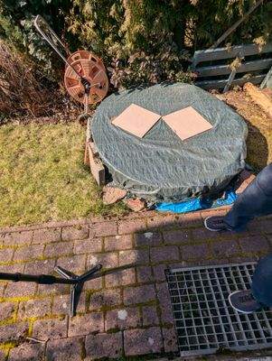 Brunnen mit Nachbarn