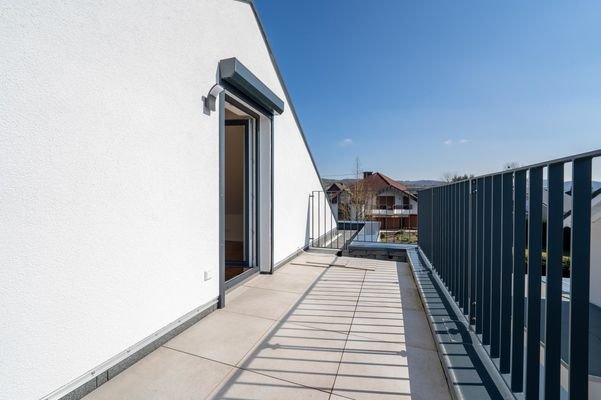 Kleiner Balkon am Schlafzimmer