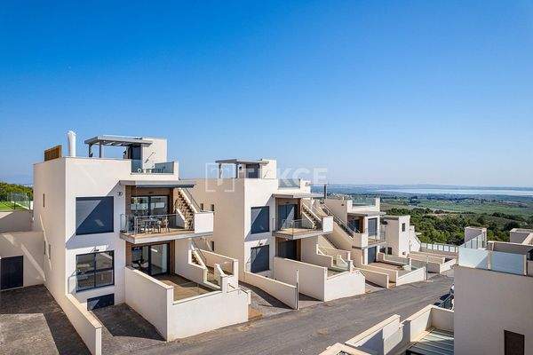 Key-Ready Flats with Great View in San Miguel de Salinas