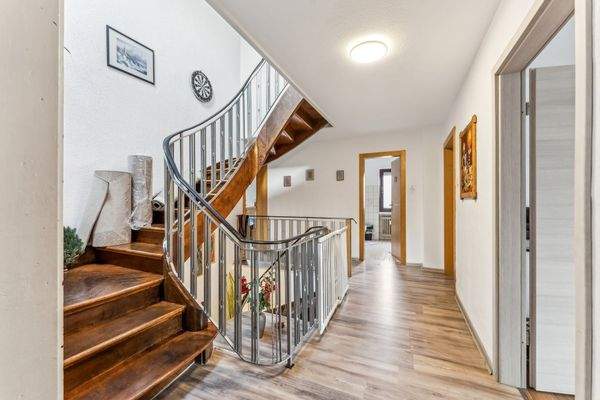 DG  Treppe zum Dachboden