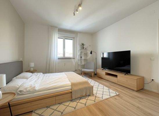 Lichtdurchflutetes Schlafzimmer (KI Beispiel)