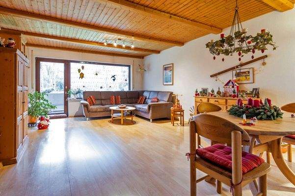  Wohn- und Essbereich