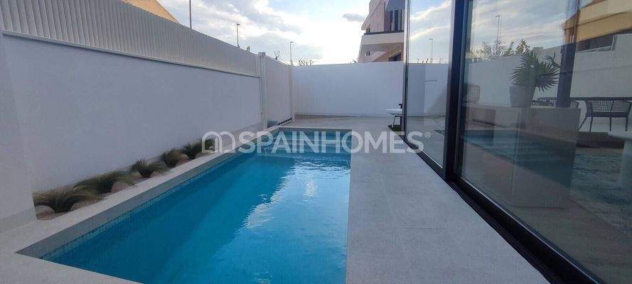 Detached Houses Close to Beach in Torre de la Horadada