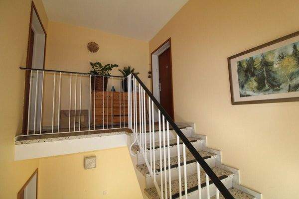 4 - Hausflur - Wohnungstür