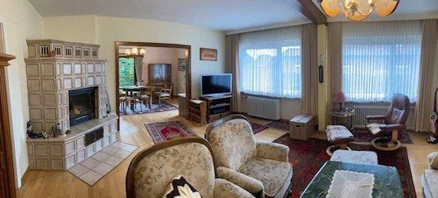 Wohnzimmer mit Kachelofen