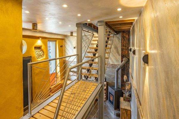 Empore über Eingangsbereich, Treppe