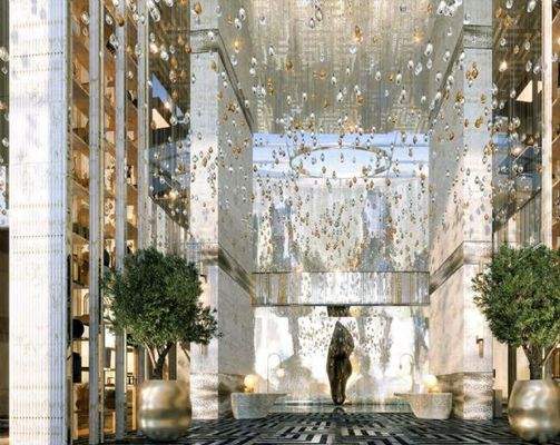 Vier-stöckige Lobby 