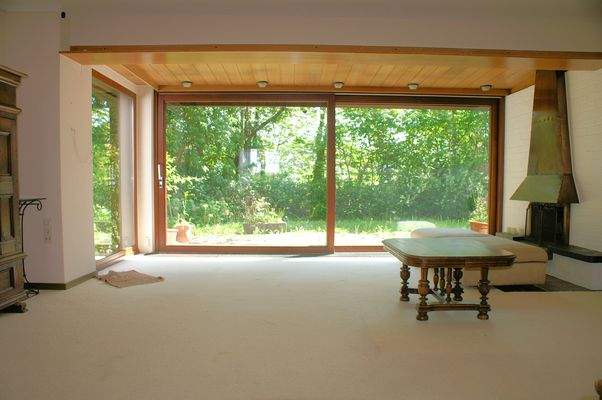 Wohnzimmer mit Ausgang auf Terrasse