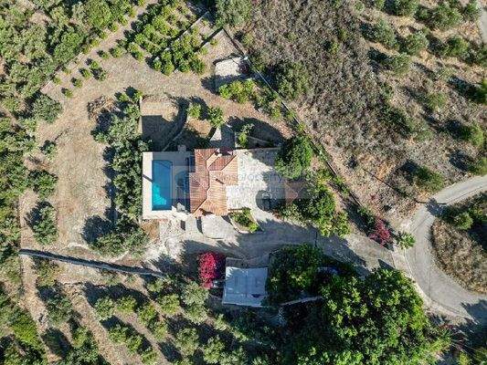 2764f7ec2b1f4f1d9a1a90cb4ca909f4-original