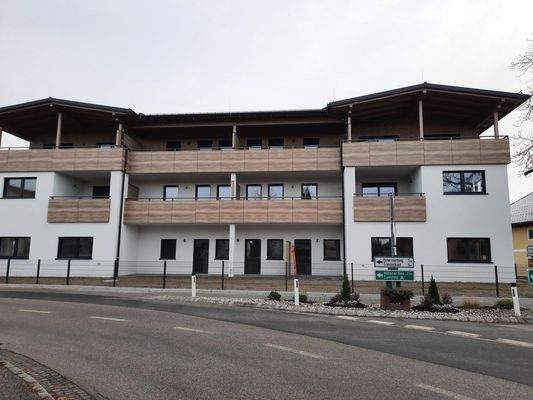 neues, elegantes Gebäude