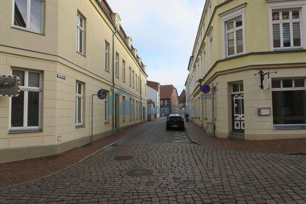 002.00-Objektansicht-Seitenstraße