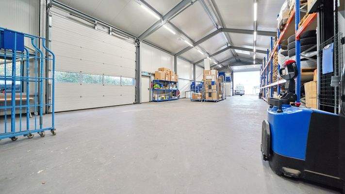 Rückansicht Halle komplett