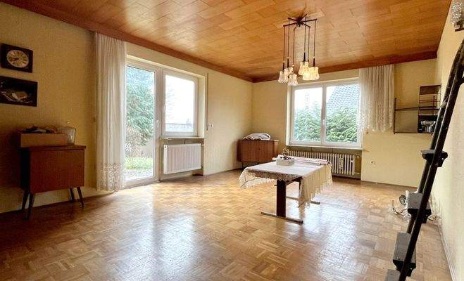 EG Wohnzimmer mit Zugang zur Terrasse