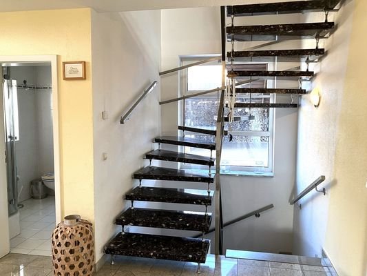 Natursteinwendeltreppe