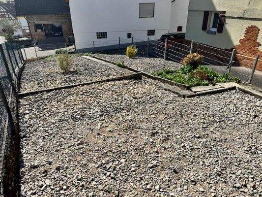 Möglichkeit für Gemüse- Blumengarten