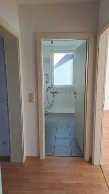 Bad mit großem Fenster