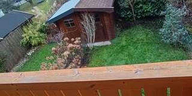 Blick vom Balkon in den Garten