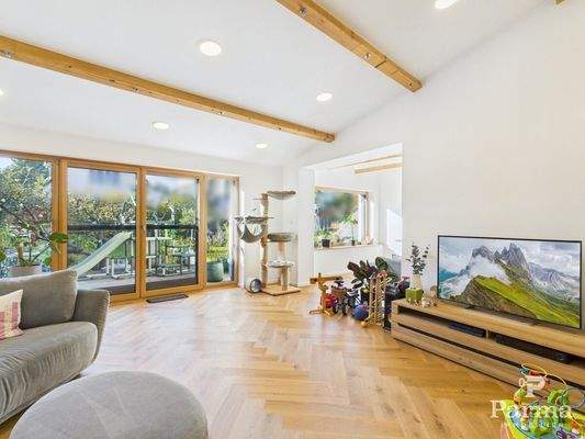 Wohnzimmer m. Zugang zum Garten