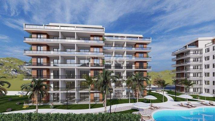 Flats Near the Sandy Beaches in Long Beach İskele