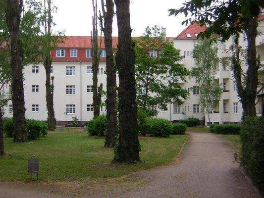 Gebäude mit Innenhofgarten