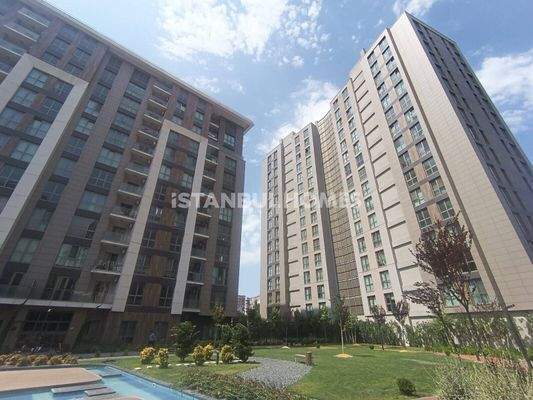 Apartments in a Complex with Swimming Pool in Istanbul