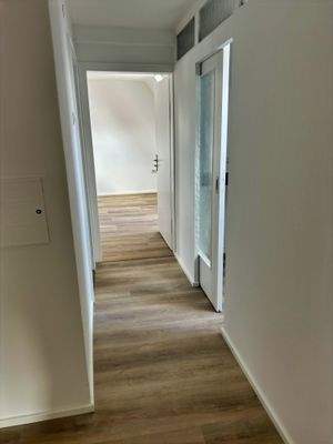 Flur (Blick zu Büro 3)