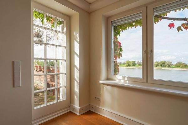 Rhein und Gartenblick