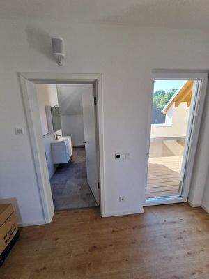 Zimmer DG mit Bad und Loggia