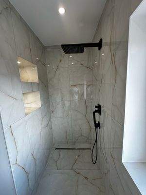 Begehbare Dusche im Bad