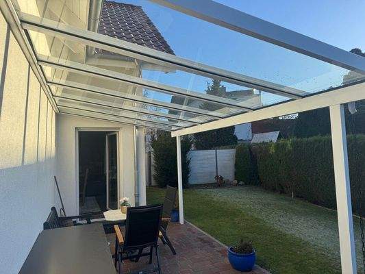 überdachter Terrassenbereich