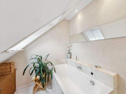 Badezimmer mit Wanne