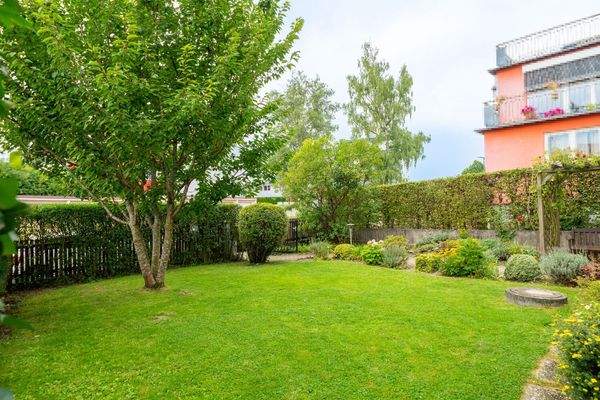 schön angelegter Garten