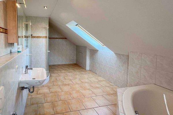 Badezimmer 1. OG Ansicht 02