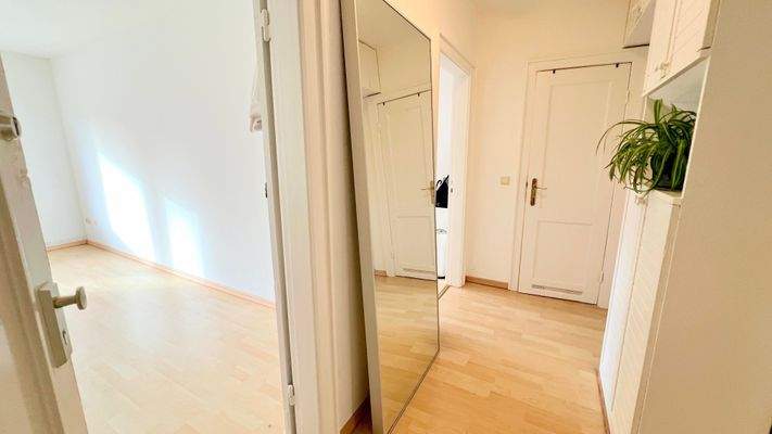 Flur mit Einbauschränken – komfortable Raumaufteilung 