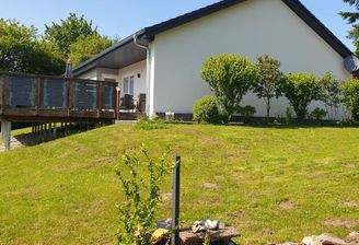 Ansicht mit Terrasse.jpg