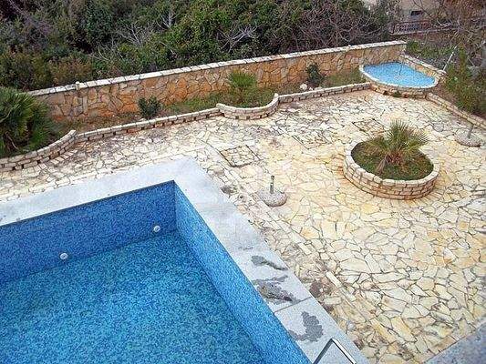 Herrliche Erfrischung erwartet Sie im Pool