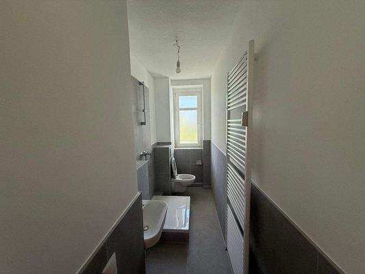 Bad mit Fenster Bild 3.jpg