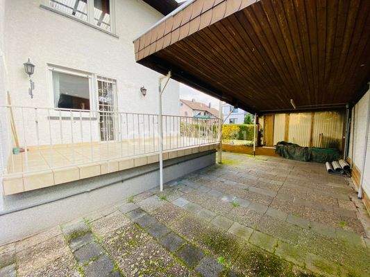 Carport & Seitenterrasse