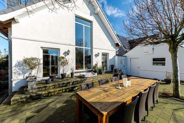 großzügige Terrasse 