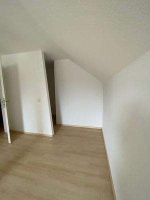 OG Schlafzimmer_begehbarer Kleiderschrank 